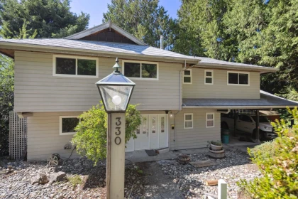 Family Room Photo of 330 Bayview Road, Lions Bay, BC