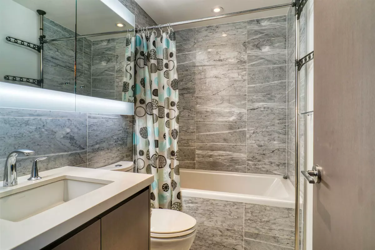 Kitchen Island Photo of 1505 6538 Nelson Avenue, Burnaby, BC