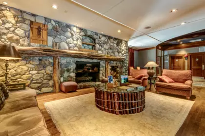 521D 2036 London Lane, Whistler, BC, Whistler — Apartment/Condo for sale