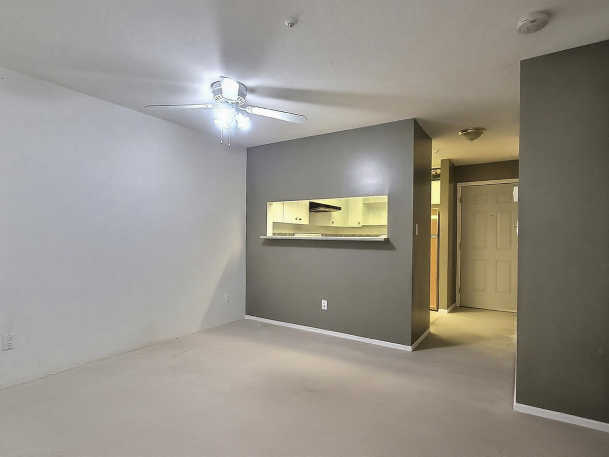 Primary Bathroom Photo of 212 10128 132 Street, Surrey, BC