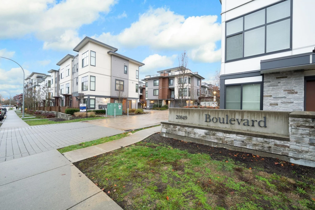 Front Yard Photo of 12 20849 78b Avenue, Langley, BC