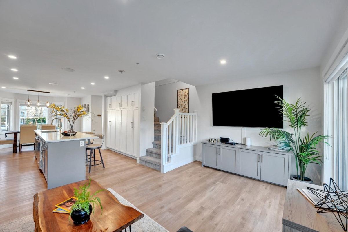 Basement Recreation Room Photo of 3 2338 Kelly Avenue, Port Coquitlam, BC