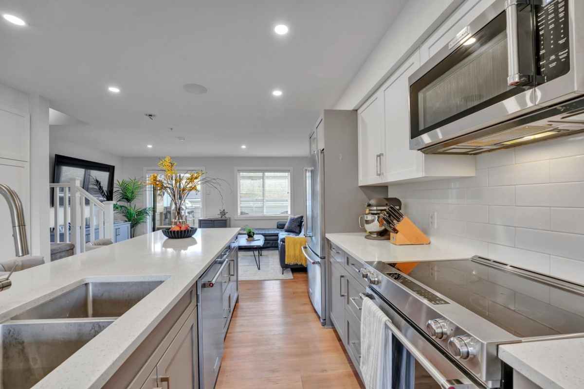 Bedroom 2 Photo of 3 2338 Kelly Avenue, Port Coquitlam, BC