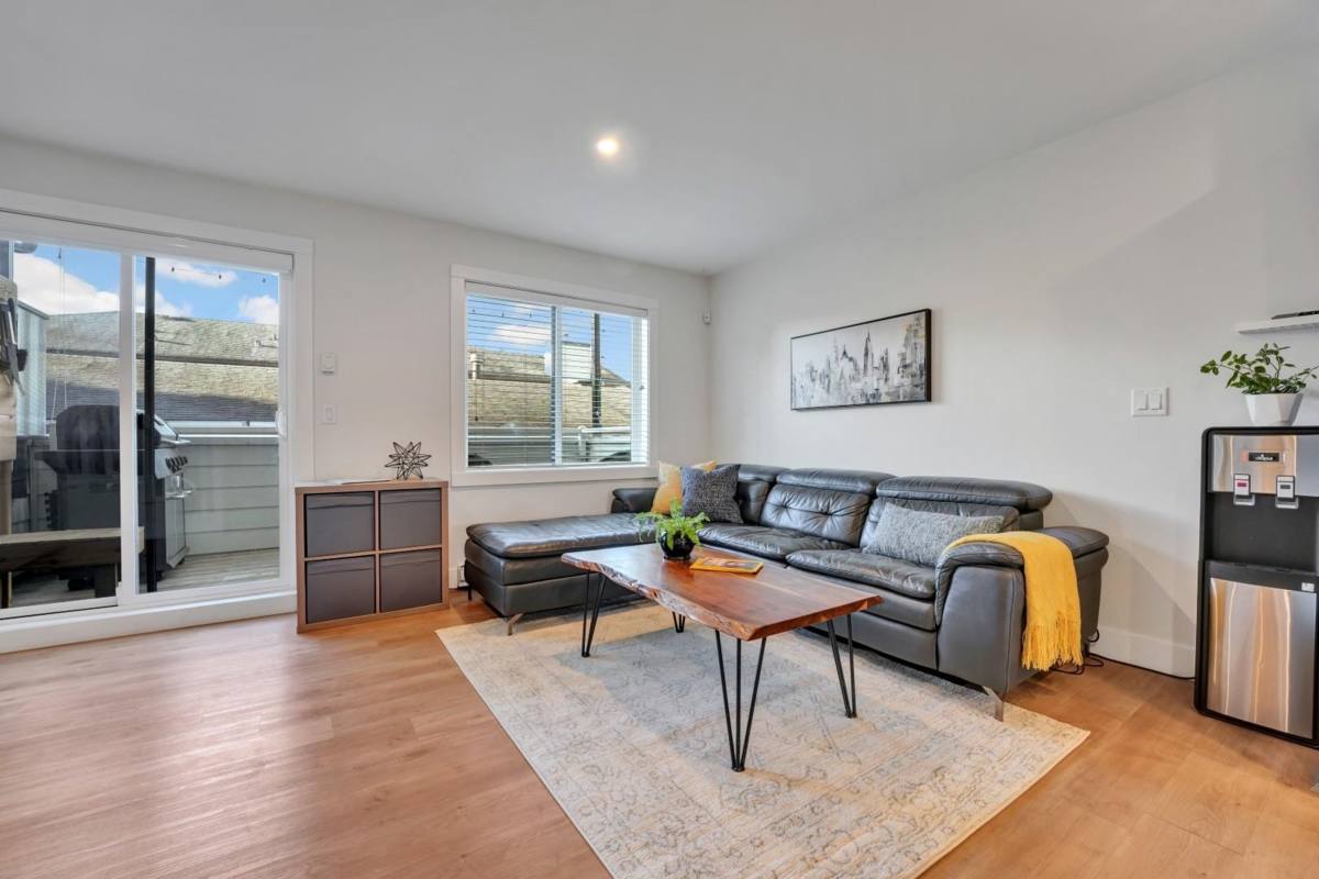 Guest Bathroom Photo of 3 2338 Kelly Avenue, Port Coquitlam, BC