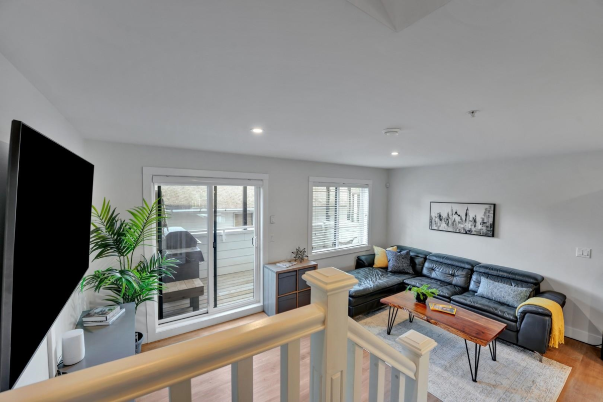 Hallway Photo of 3 2338 Kelly Avenue, Port Coquitlam, BC