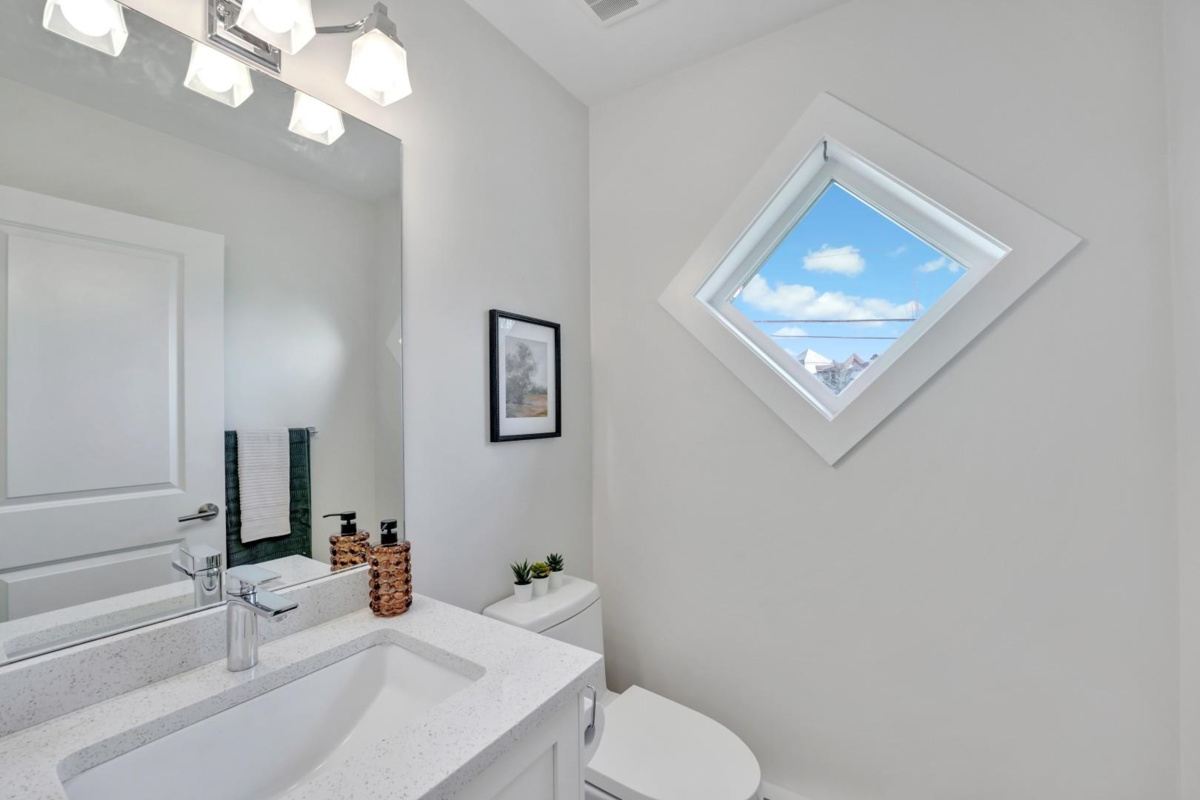 Kitchen Island Photo of 3 2338 Kelly Avenue, Port Coquitlam, BC