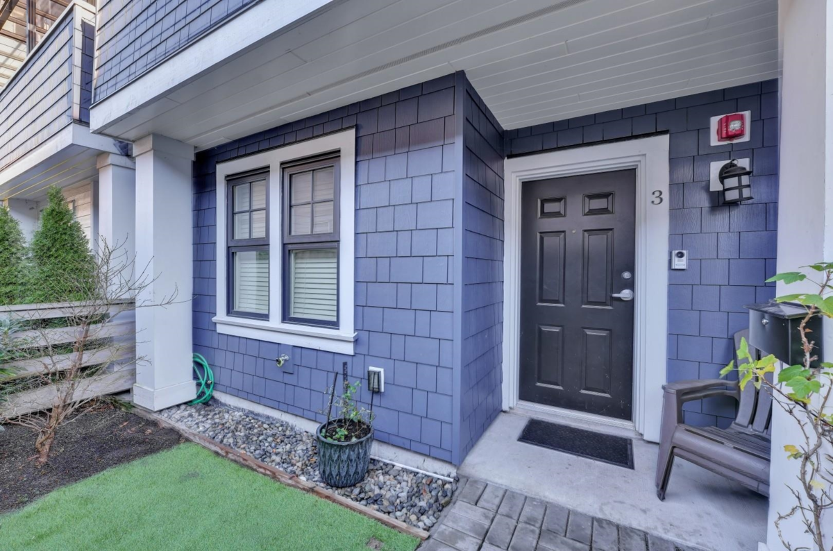 Living Room Photo of 3 2338 Kelly Avenue, Port Coquitlam, BC