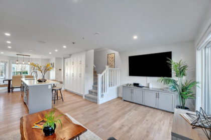 Basement Recreation Room Photo of 3 2338 Kelly Avenue, Port Coquitlam, BC