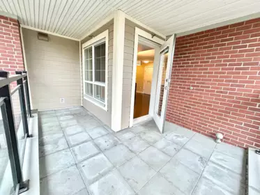 Hallway Photo of 205 2940 King George Boulevard, Surrey, BC