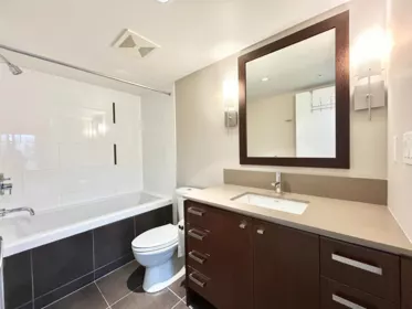 Primary Bathroom Photo of 205 2940 King George Boulevard, Surrey, BC