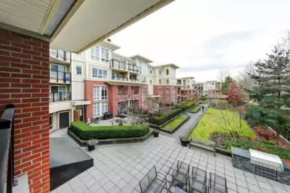 Staircase Photo of 205 2940 King George Boulevard, Surrey, BC