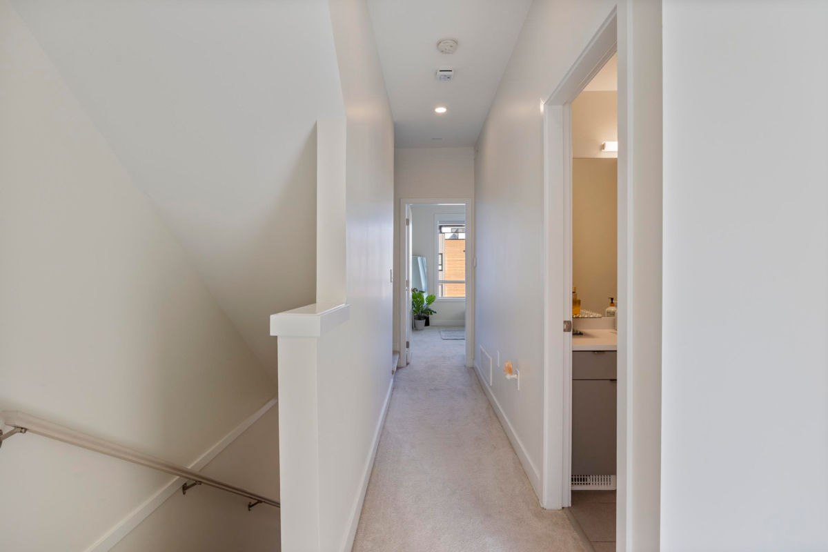 Entry Foyer Photo of 6 19628 55a Avenue, Langley, BC