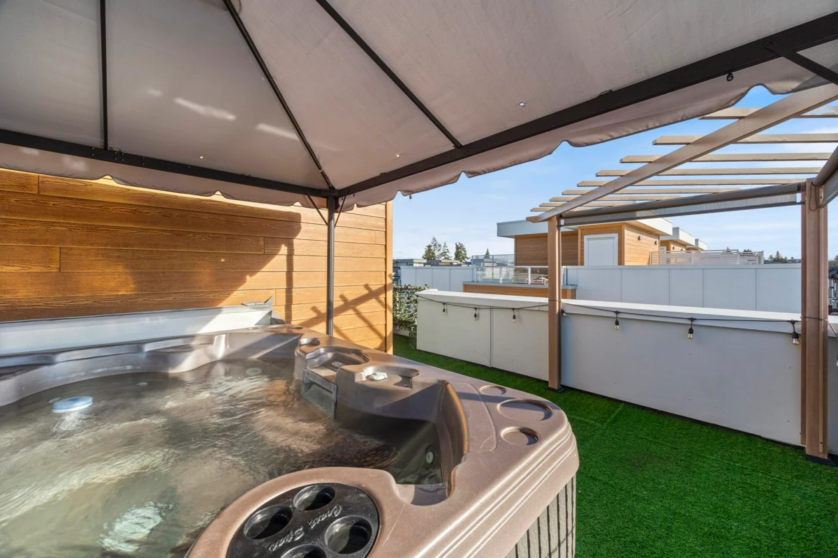 Hot Tub / Spa Photo of 6 19628 55a Avenue, Langley, BC