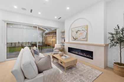 2 810 E 22nd Avenue, Vancouver, BC