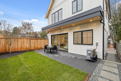 2 810 E 22nd Avenue, Vancouver, BC