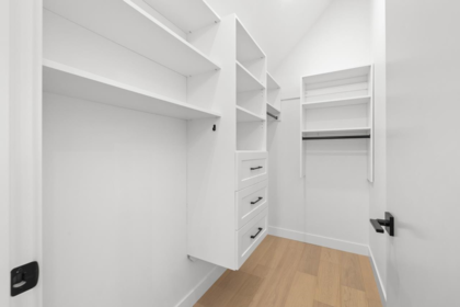 Mudroom Photo of 2 810 E 22nd Avenue, Vancouver, BC