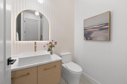 Powder Room Photo of 2 810 E 22nd Avenue, Vancouver, BC