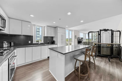 1001 3096 Windsor Gate, Coquitlam, BC