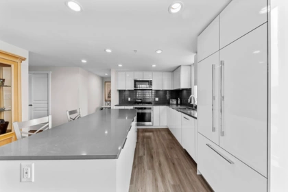 1001 3096 Windsor Gate, Coquitlam, BC