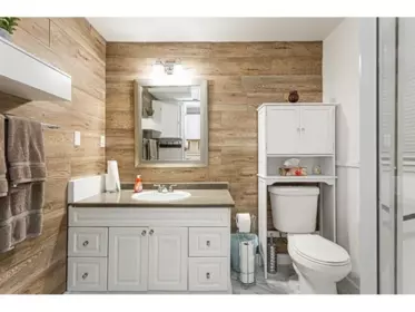 Walk-In Closet Photo of 5881 176a Street, Surrey, BC