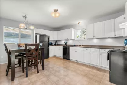 Family Room Photo of 46329 Strathcona Road, Chilliwack, BC
