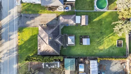 Garden / Landscaping Photo of 46329 Strathcona Road, Chilliwack, BC