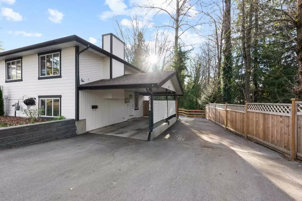 Family Room Photo of 35286 Selkirk Avenue, Abbotsford, BC
