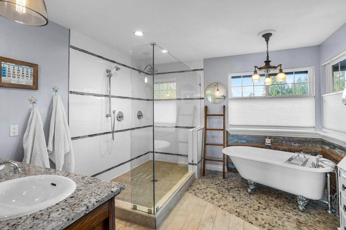 Basement Recreation Room Photo of 407 Delmont Street, Coquitlam, BC