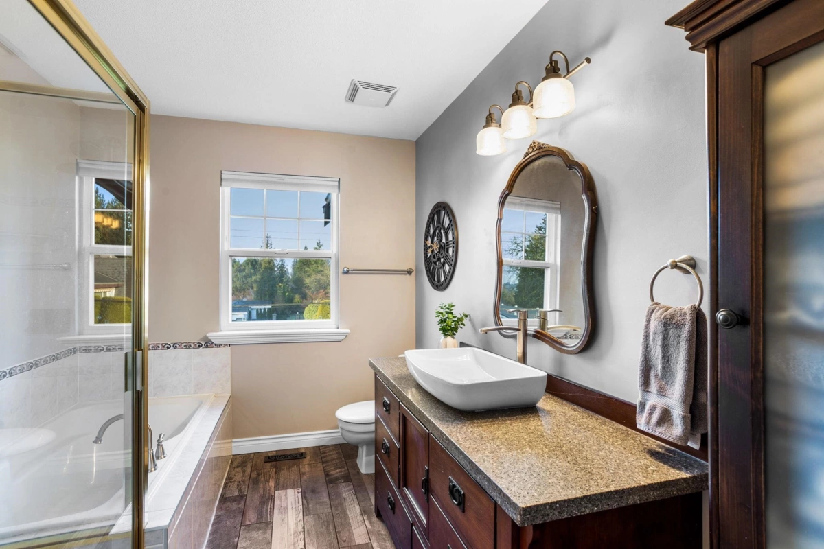 Hallway Photo of 407 Delmont Street, Coquitlam, BC