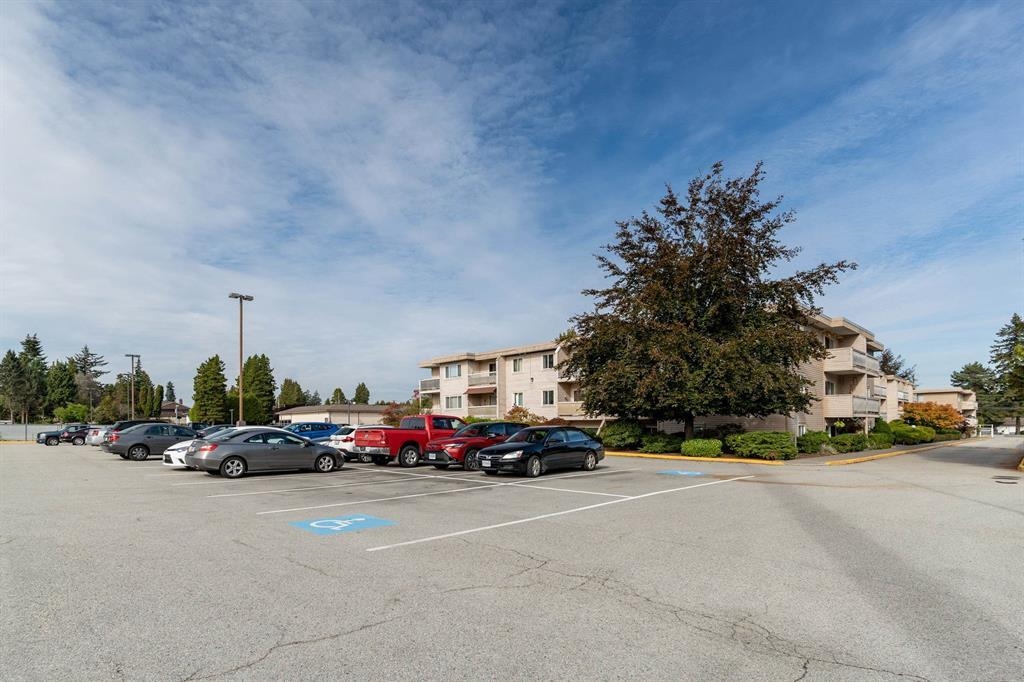 Kitchen Island Photo of 123 11806 88 Avenue, Delta, BC