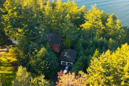 1684 Whitesails Drive, Bowen Island, BC, Bowen Island — Single Family Residence for sale