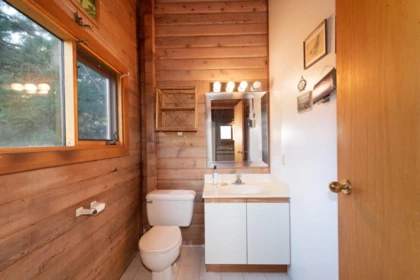 Entry Foyer Photo of 1684 Whitesails Drive, Bowen Island, BC