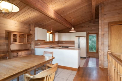 Laundry Room Photo of 1684 Whitesails Drive, Bowen Island, BC