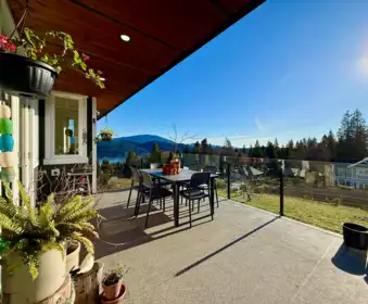 605 Woodland Avenue, Gibsons, BC, Gibsons — Single Family Residence for sale