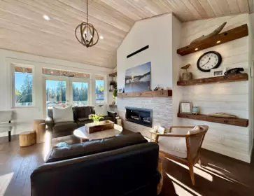 605 Woodland Avenue, Gibsons, BC, Gibsons — Single Family Residence for sale
