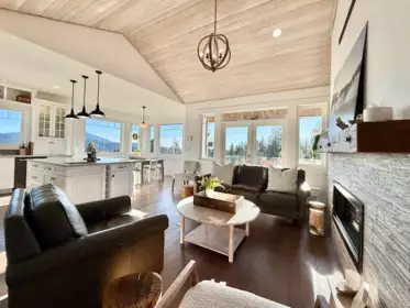605 Woodland Avenue, Gibsons, BC, Gibsons — Single Family Residence for sale