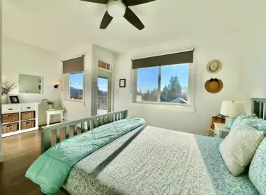 Primary Bedroom Photo of 605 Woodland Avenue, Gibsons, BC