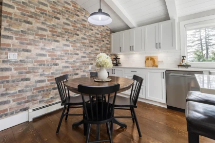 Kitchen Island Photo of 22285 64 Avenue, Langley, BC