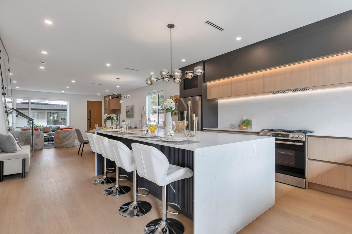 Guest Bathroom Photo of 4 7750 Mayfield Street, Burnaby, BC