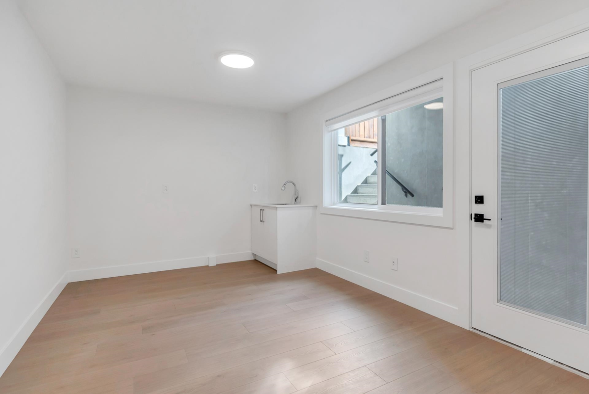 Hot Tub / Spa Photo of 4 7750 Mayfield Street, Burnaby, BC