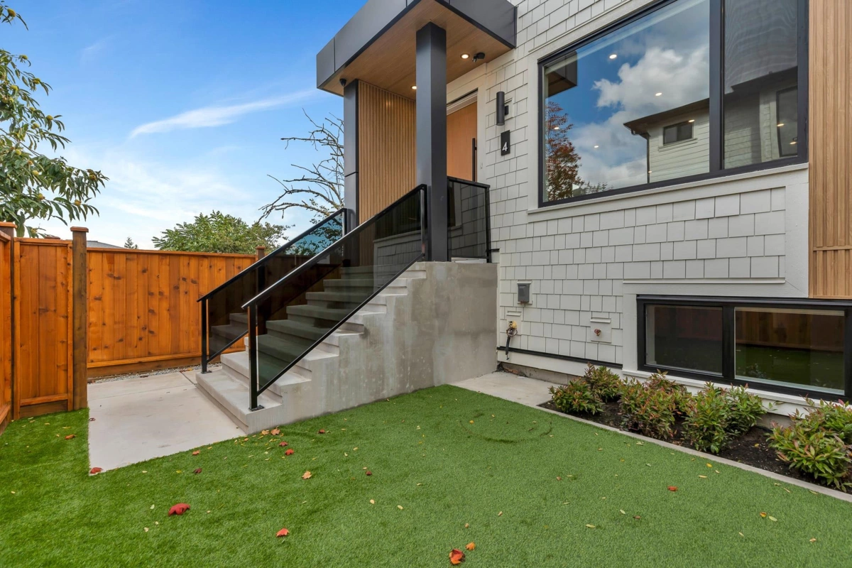 Kitchen Island Photo of 4 7750 Mayfield Street, Burnaby, BC