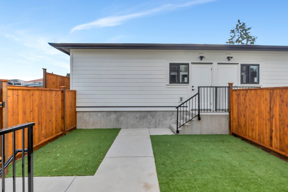 Outdoor Kitchen Photo of 4 7750 Mayfield Street, Burnaby, BC