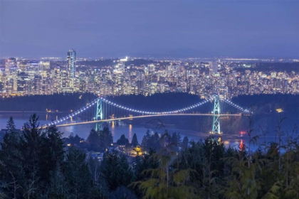 Front exterior of 1375 Burnside Road, West Vancouver, BC