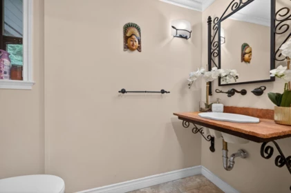 Office / Den Photo of 1375 Burnside Road, West Vancouver, BC