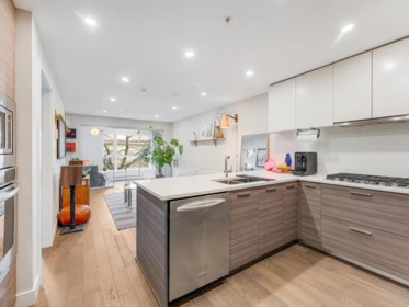 203 3456 Commercial Street, Vancouver, BC, Vancouver — Apartment/Condo for sale
