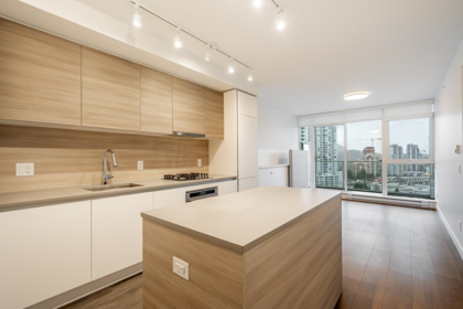 2006 525 Foster Avenue, Coquitlam, BC, Coquitlam West — 1 bed apartment/condo for sale