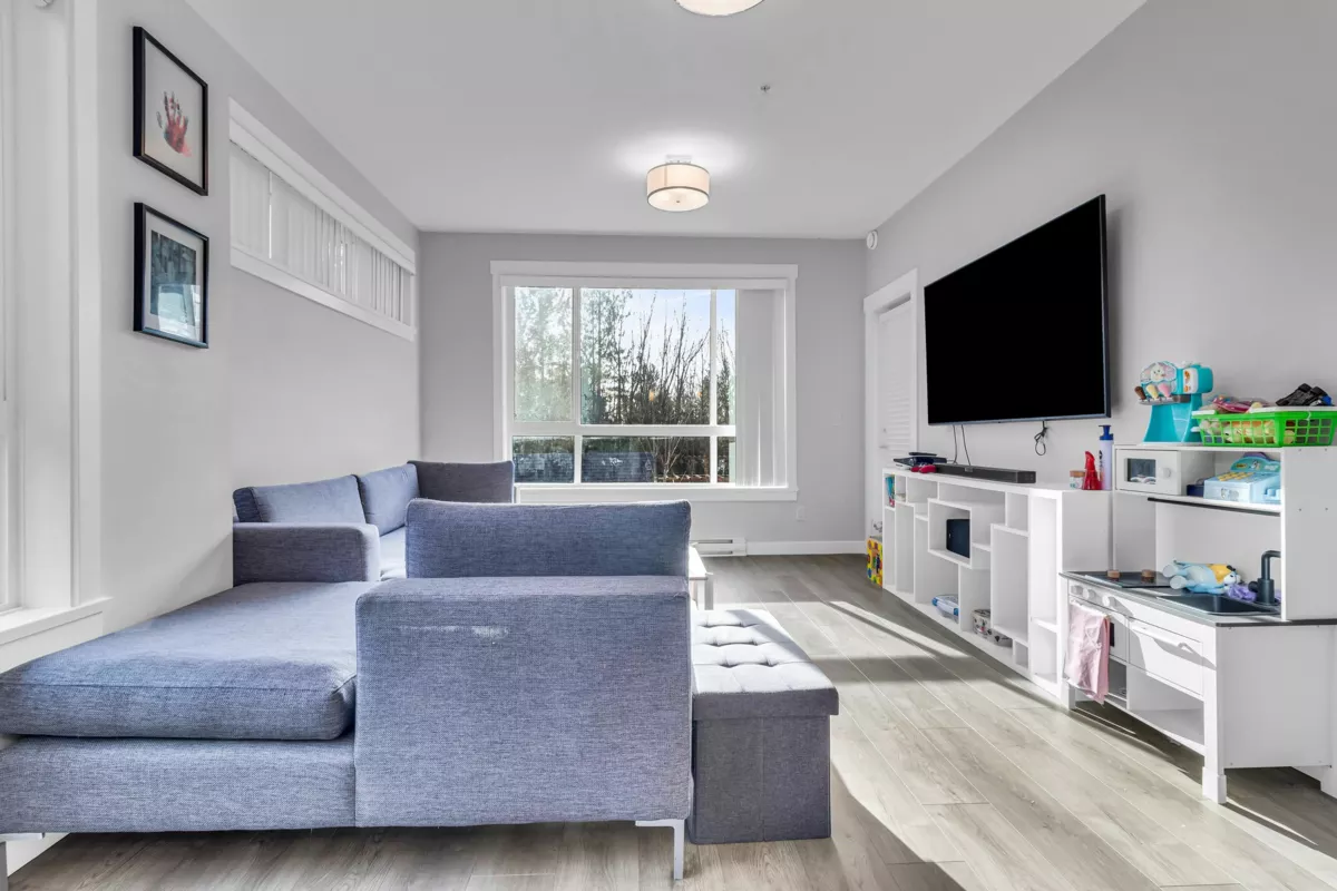 Kitchen Island Photo of 223 32690 14 Avenue, Mission, BC