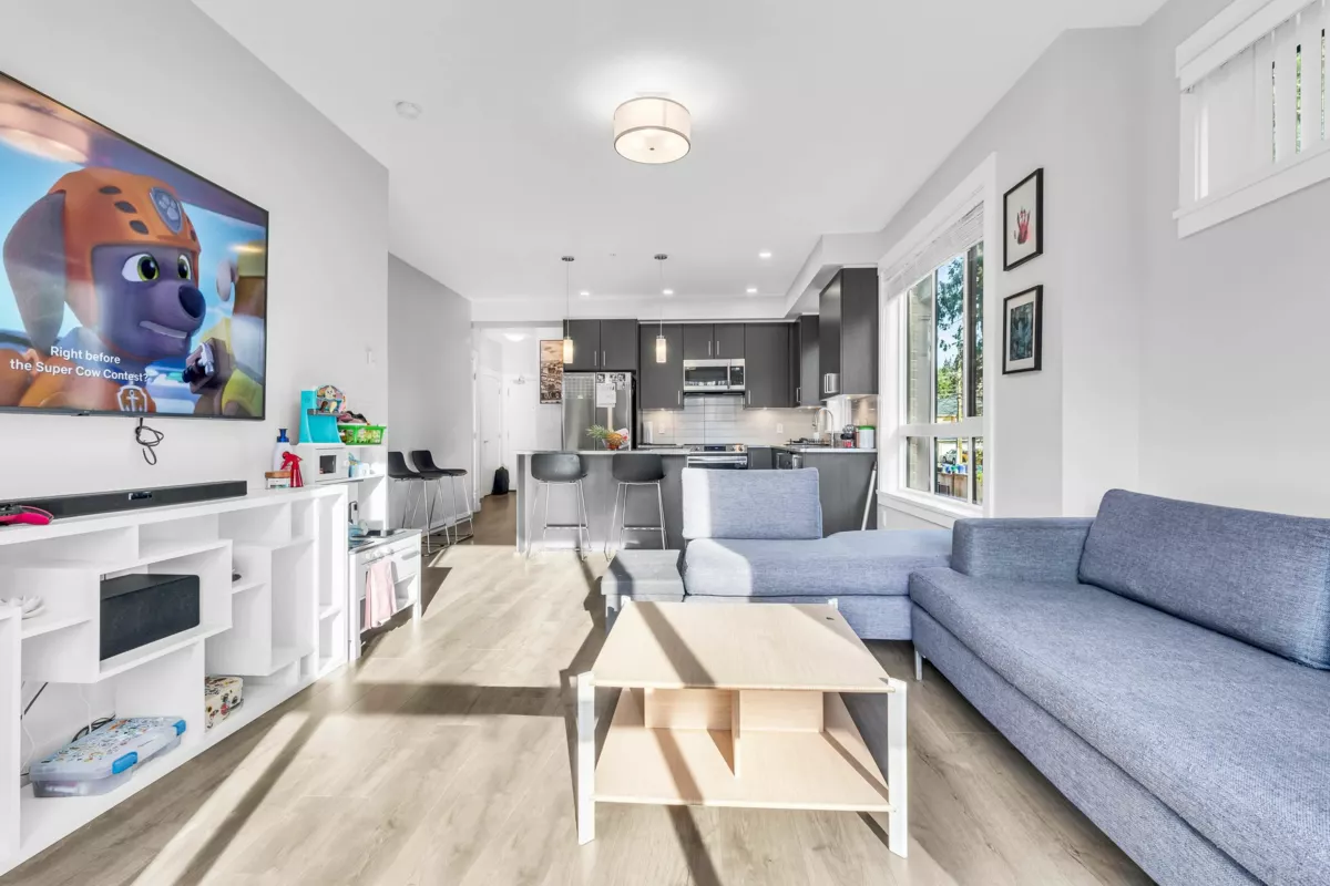 Living Room Photo of 223 32690 14 Avenue, Mission, BC