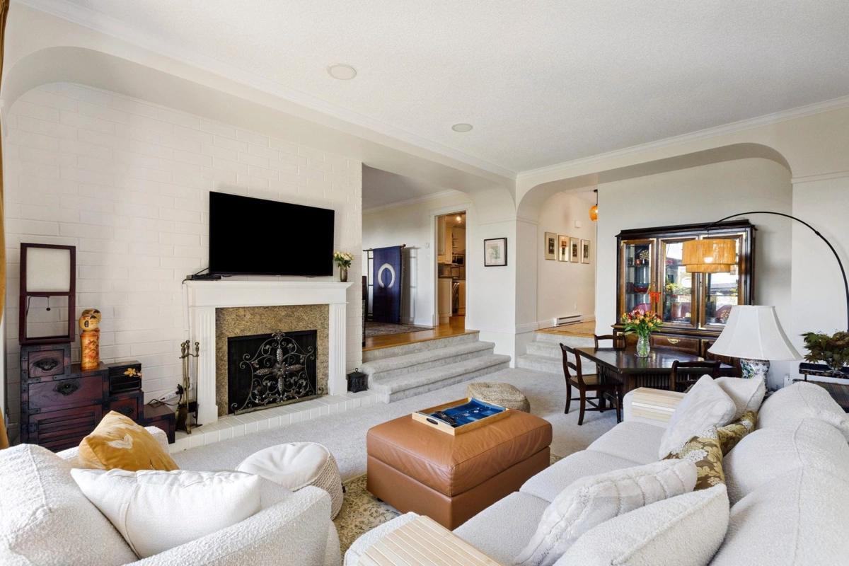 Breakfast Nook Photo of 24 2214 Folkestone Way, West Vancouver, BC