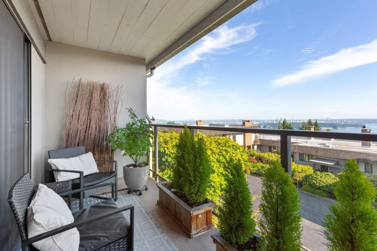 Hot Tub / Spa Photo of 24 2214 Folkestone Way, West Vancouver, BC